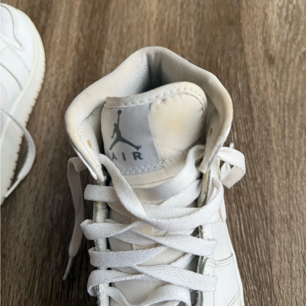 Kids Jordan 1 Mid Sneakers